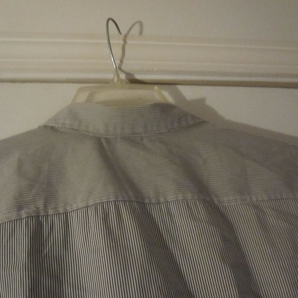 H&M Women's Button Front Shirt.Low Cut V-Neck. Gray/White Stripes LS  Size 8 - Picture 5 of 7